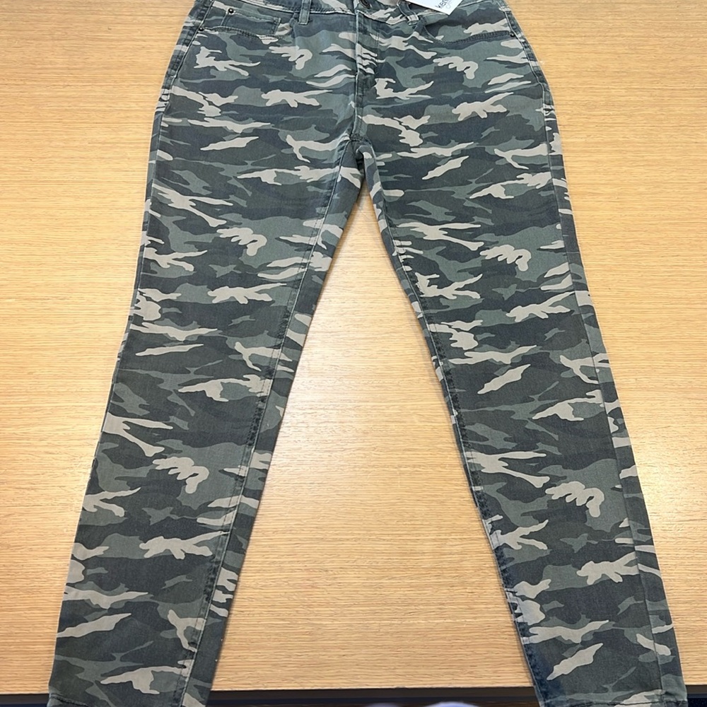 Kensie effortless ankle skinny camo size 8 NWT